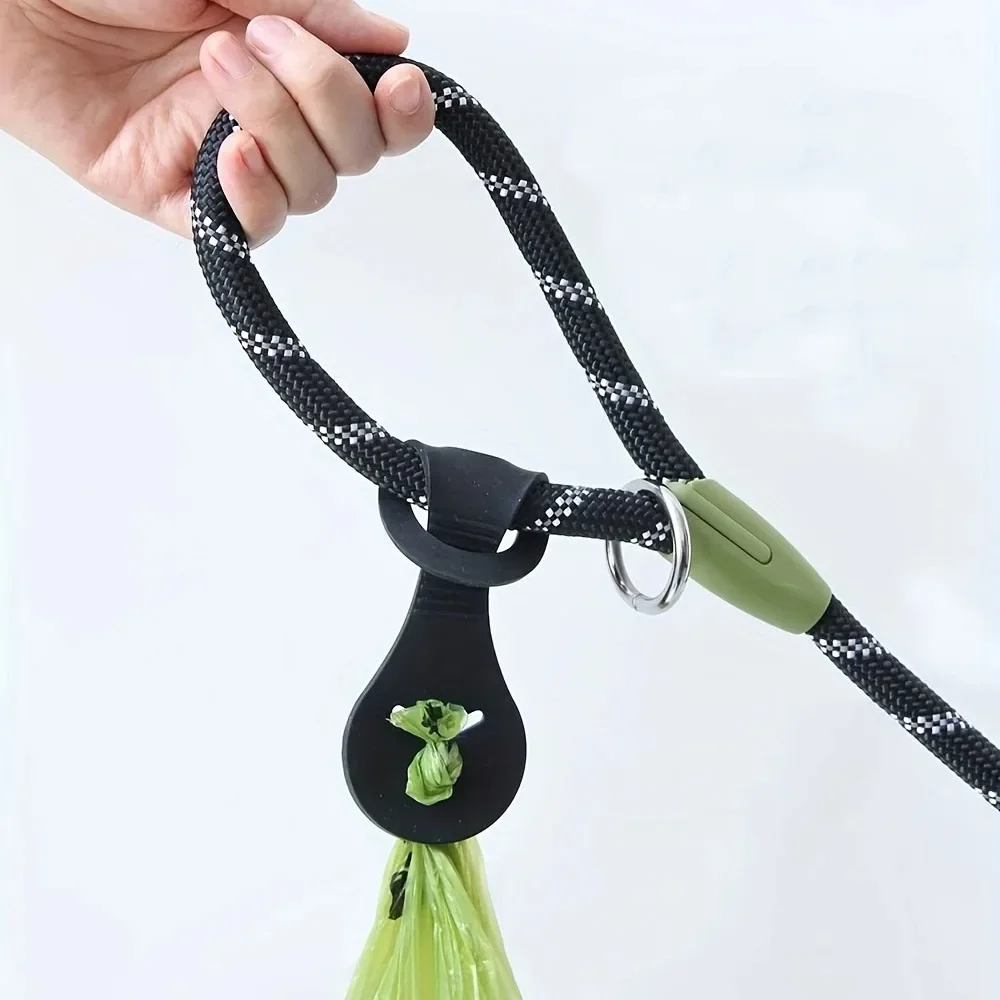 kf-S699085588a214367920df60d5e162619k Silicone Dog Poop Bag Holder Leash Clip Pet Poop Bag Dispenser Hands-free Clip Dog Products Outdoor Travel Pet Waste Bag Holder - Image 1